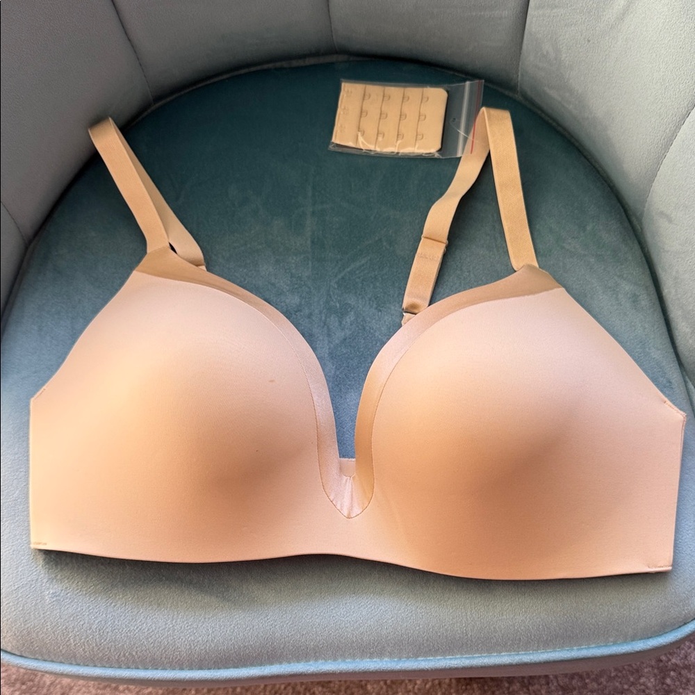 UNDEROUTFIT  The Satin Grace Bra